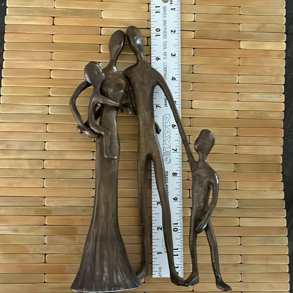 Zylstran Handmade Figurine/Sculpture by Red Barrel Studio - Family of 4 - Picture 4 of 7